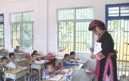 李少萍：心甘情愿做大山里的“留守”教師 無悔青春一腔熱血育英才